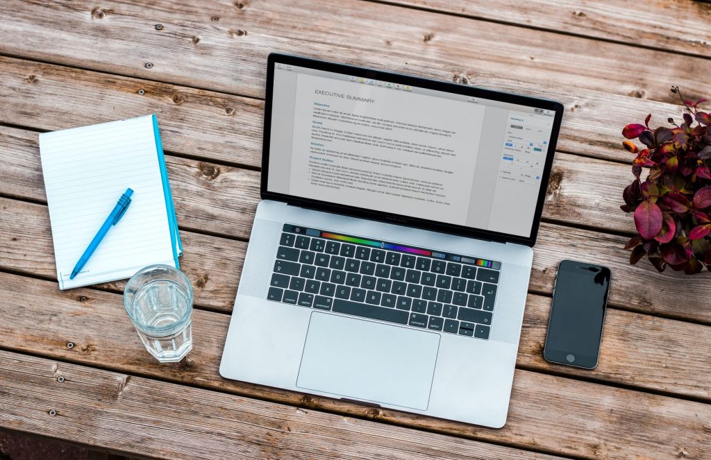 What are the advantages of a good cover letter